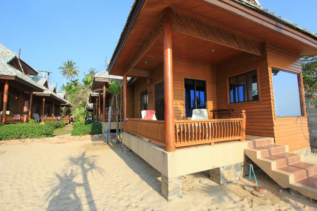 Beachfront Bungalow Hotel Baan Pakgasri Hideaway