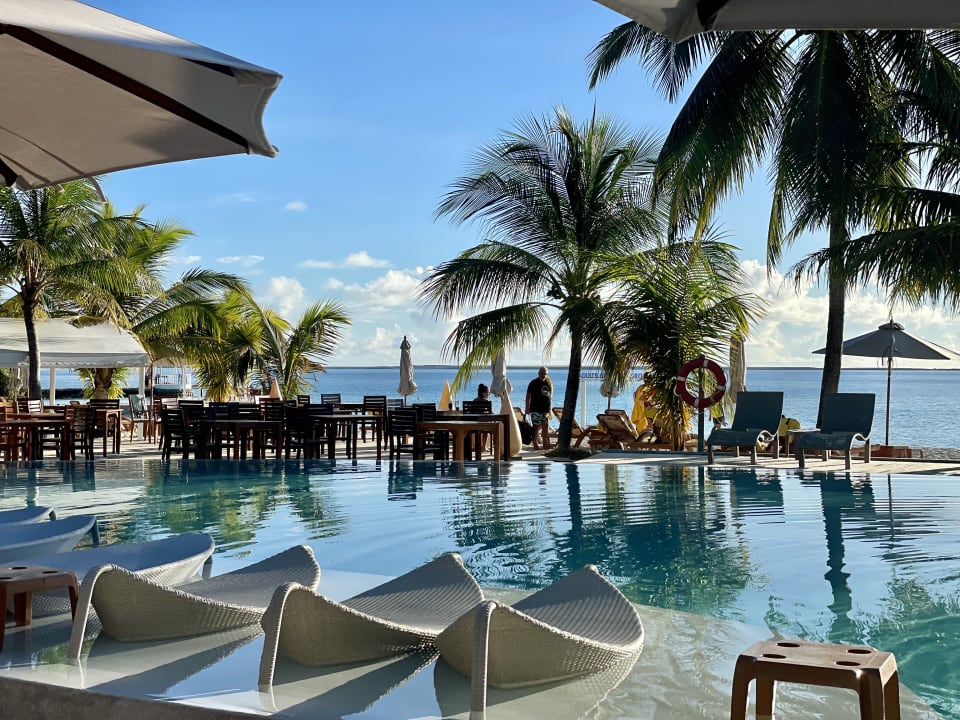 Pool Centara Ras Fushi Resort & Spa Maldives