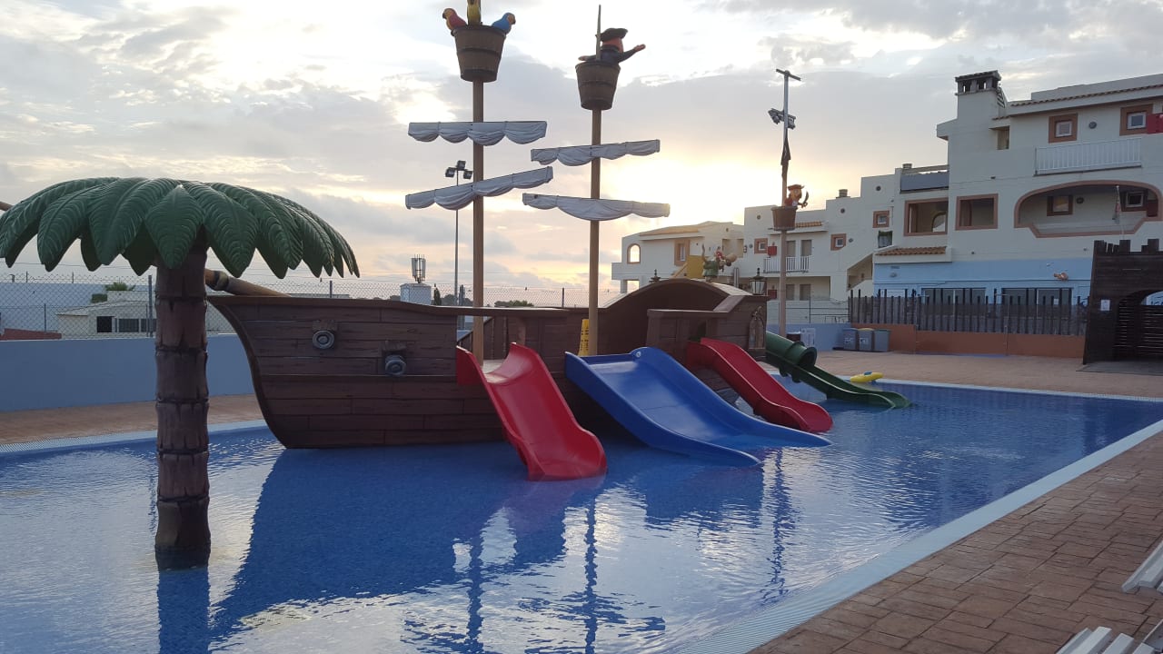 Pool blau punta reina