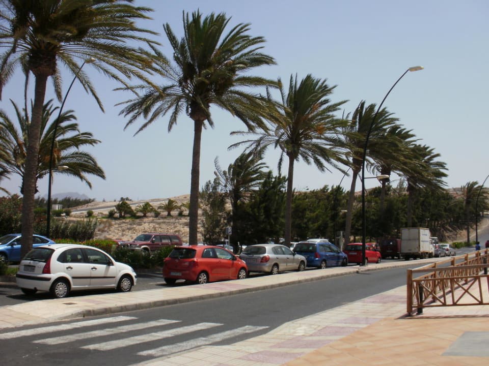 Straße vorm Hotel SBH Costa Calma Beach Resort