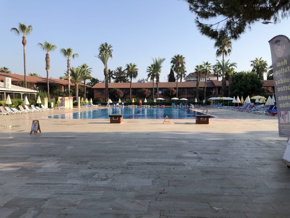 Pool Club Turtas Beach Hotel