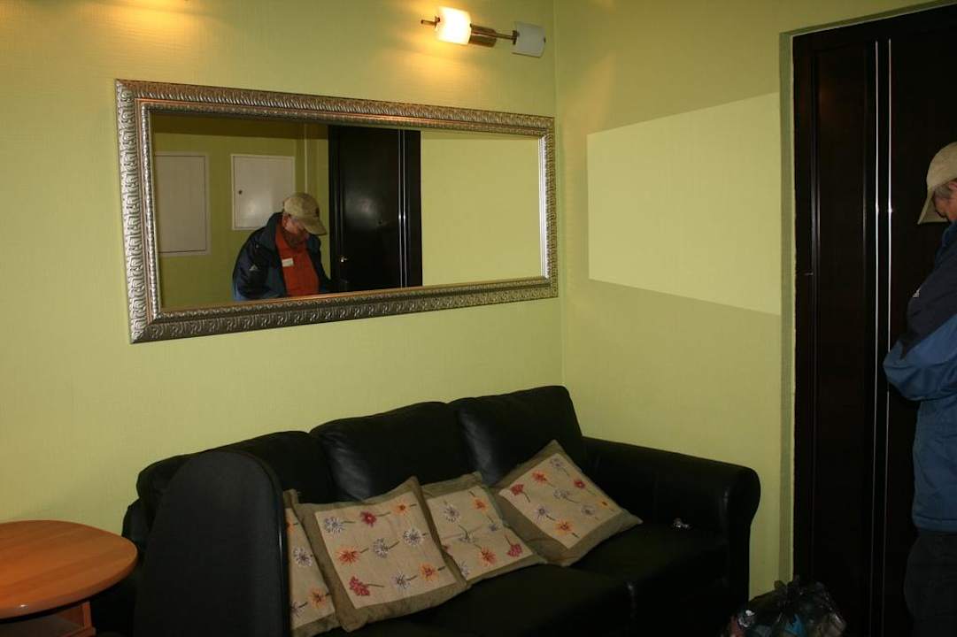 Relaxbereich - links steht der Computer Hotel Nevsky Inn