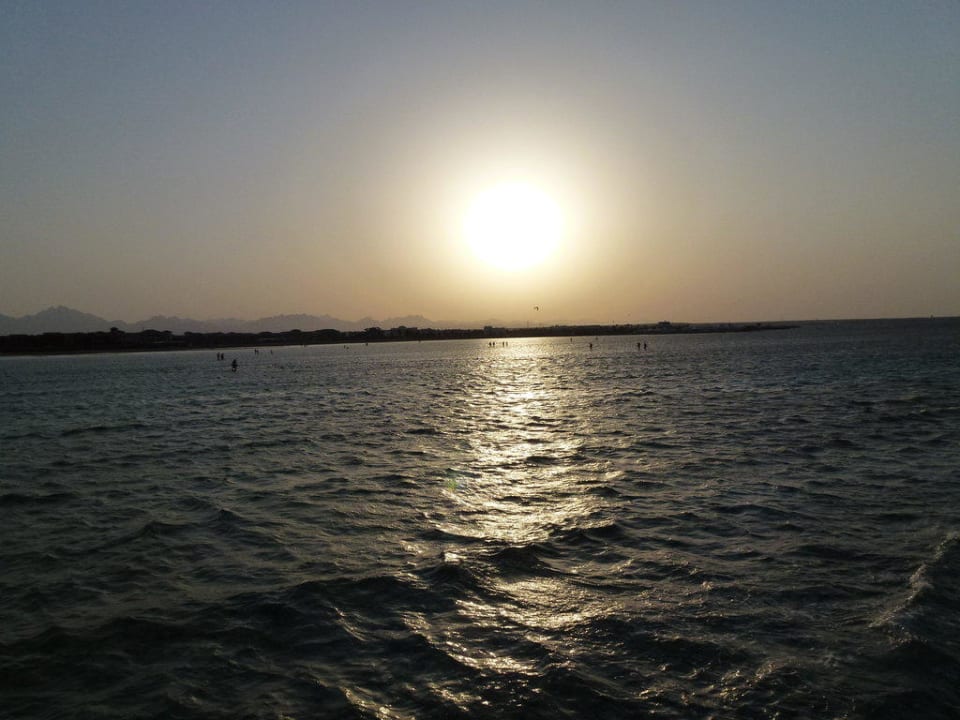 Sonnenuntergang Titanic Beach Spa & Aqua Park