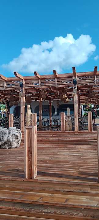 Strand Kamelya Aishen Club