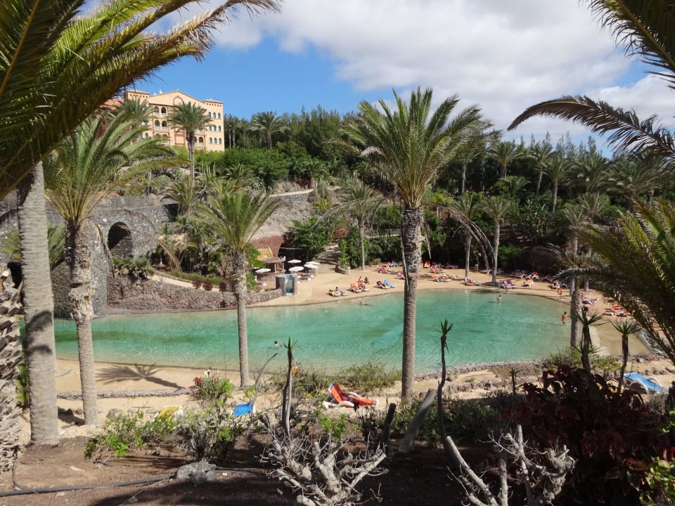 Die Lagune. Liegen kosten extra.  R2 Rio Calma Hotel & Spa & Conference
