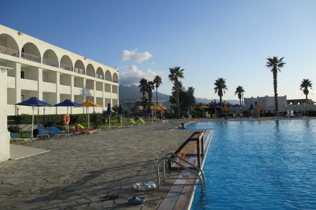 Haupthaus/pool Aeolos Beach Hotel