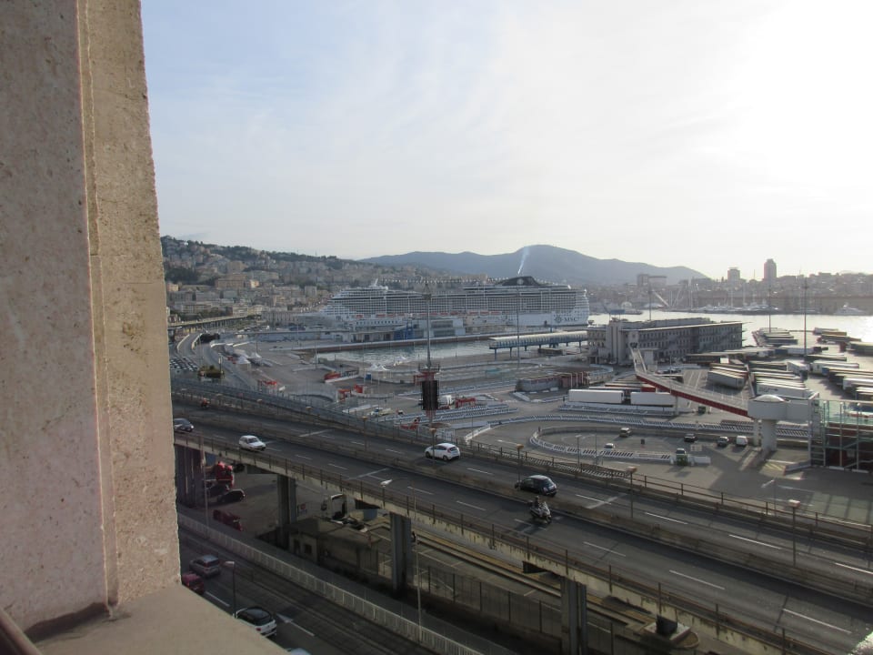 Ausblick Hotel Holiday Inn Genoa City