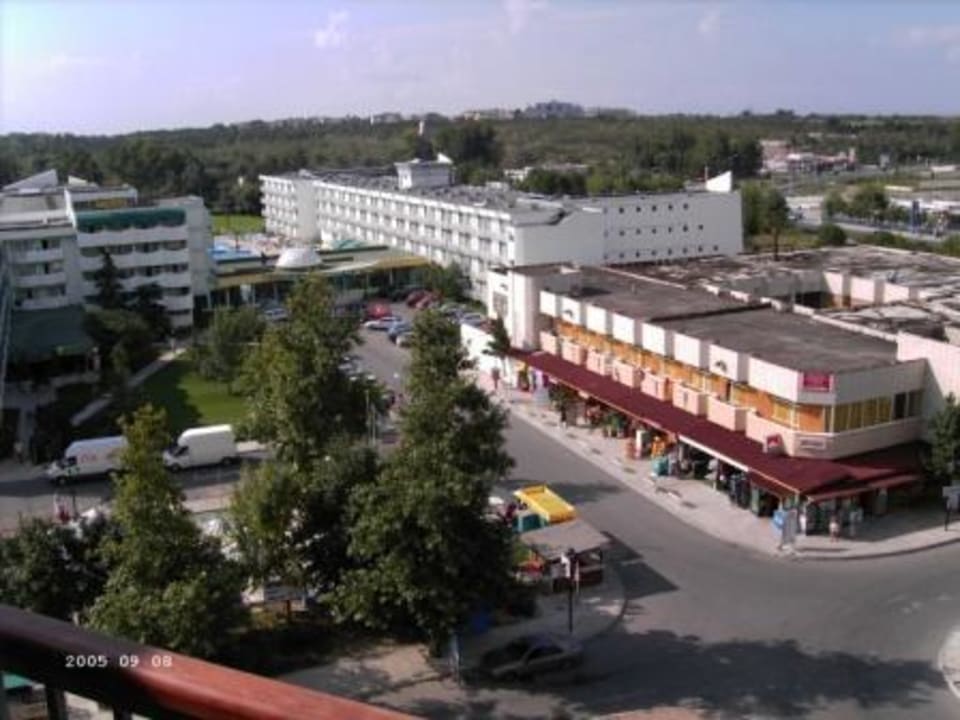 Geschäfte vor dem Imperial HI Hotels Imperial Resort