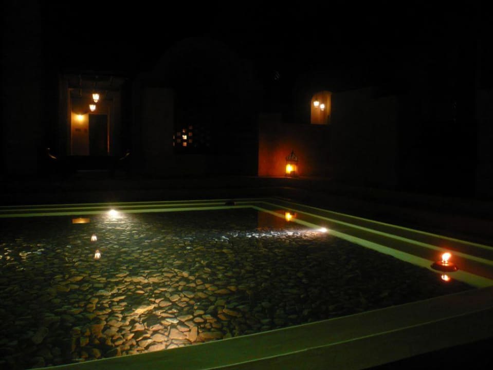 Innenhof bei Nacht Hotel Bab Al Shams Desert Resort & Spa