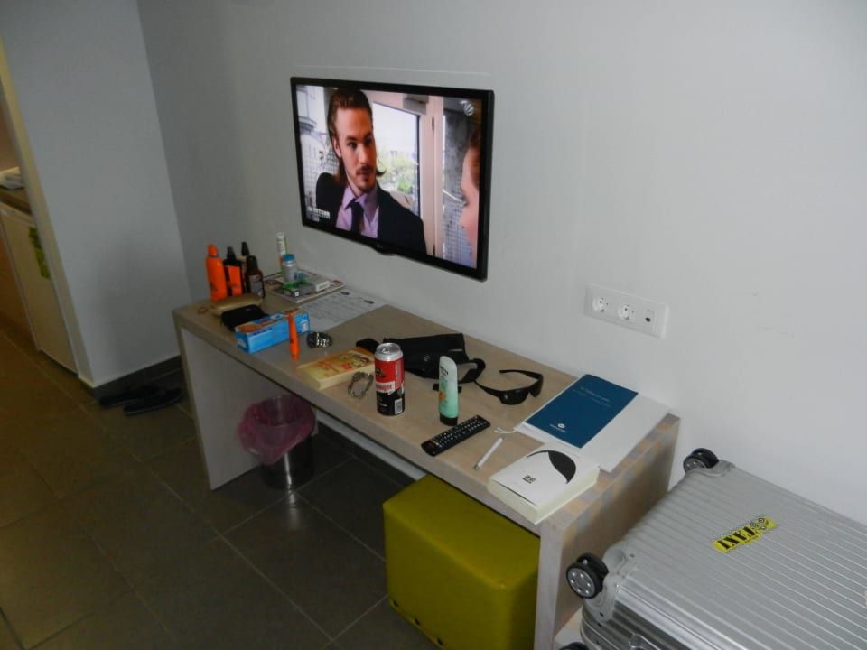 Entertainment Hotel Kakkos Bay