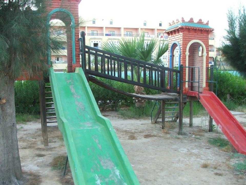 Plac zabaw lekko podniszczony Alassio Hotel and Thalasso