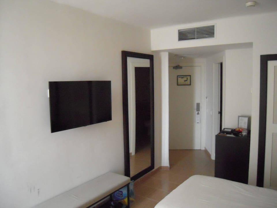 Flat TV und neue Einrichtung H10 Casa del Mar