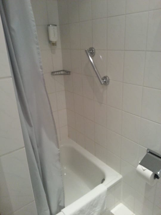 Badezimmer/ Dusche ACHAT Hotel Dresden Elbufer