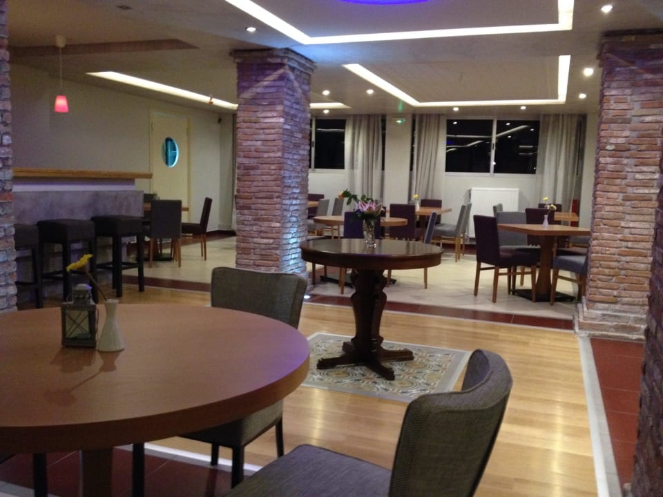 Lobby and Bar of Souris Hotel in North Euboea Souris Hotel