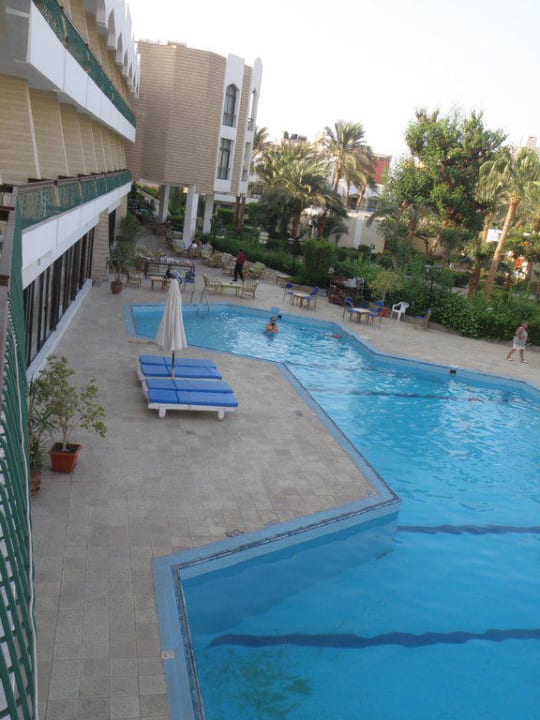 Basen przy budynku głównym Regina Resort and Aqua Park Hurghada