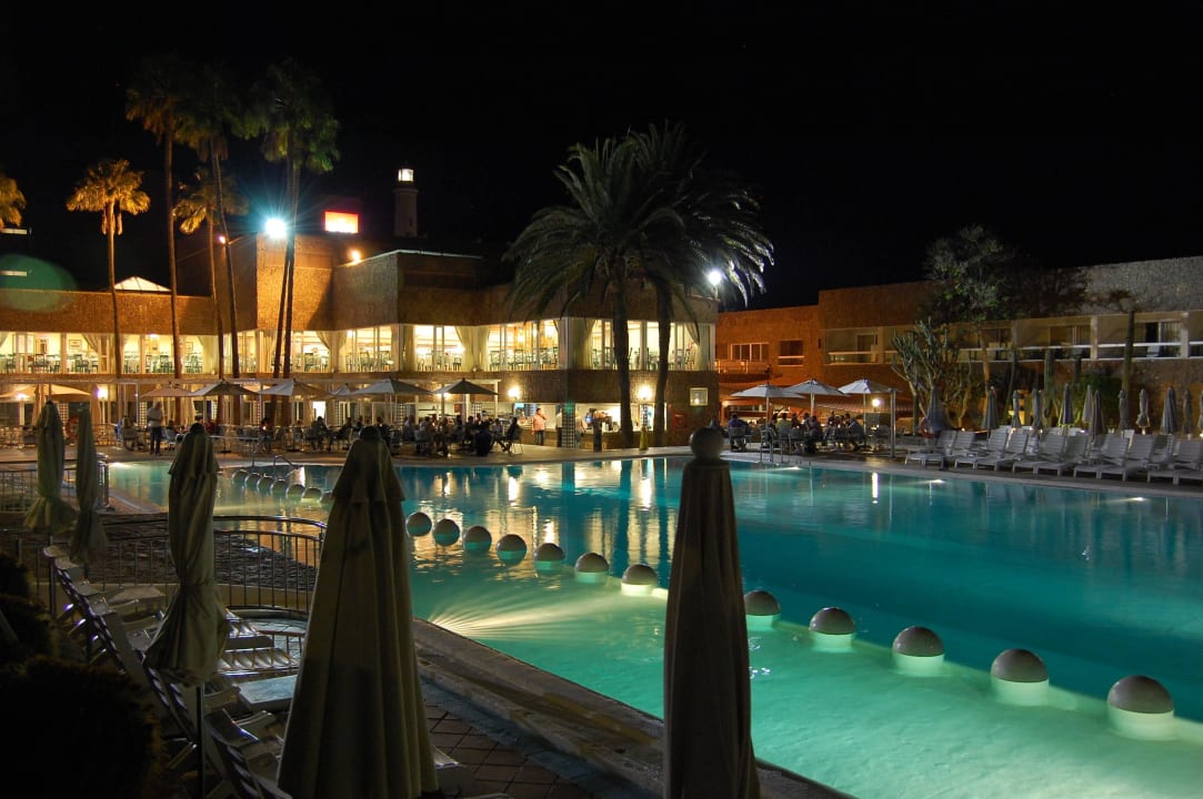 Pool nachts Hotel Riu Palace Oasis