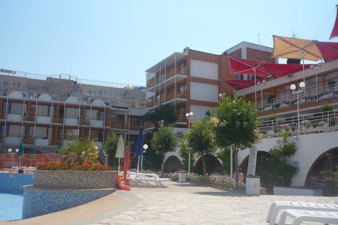 Blick auf Restaurant und Baranlage Nessebar Beach Hotel