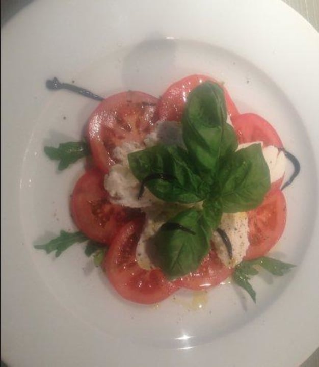 Snacks und Speisen in der Saxonia Lounge Apartmenthaus Saxonia