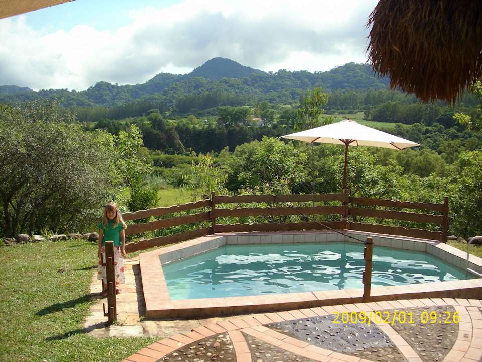 Gepflegte Poolanlage mit tollem Ausblick ins Tal.. Hotel Soluna