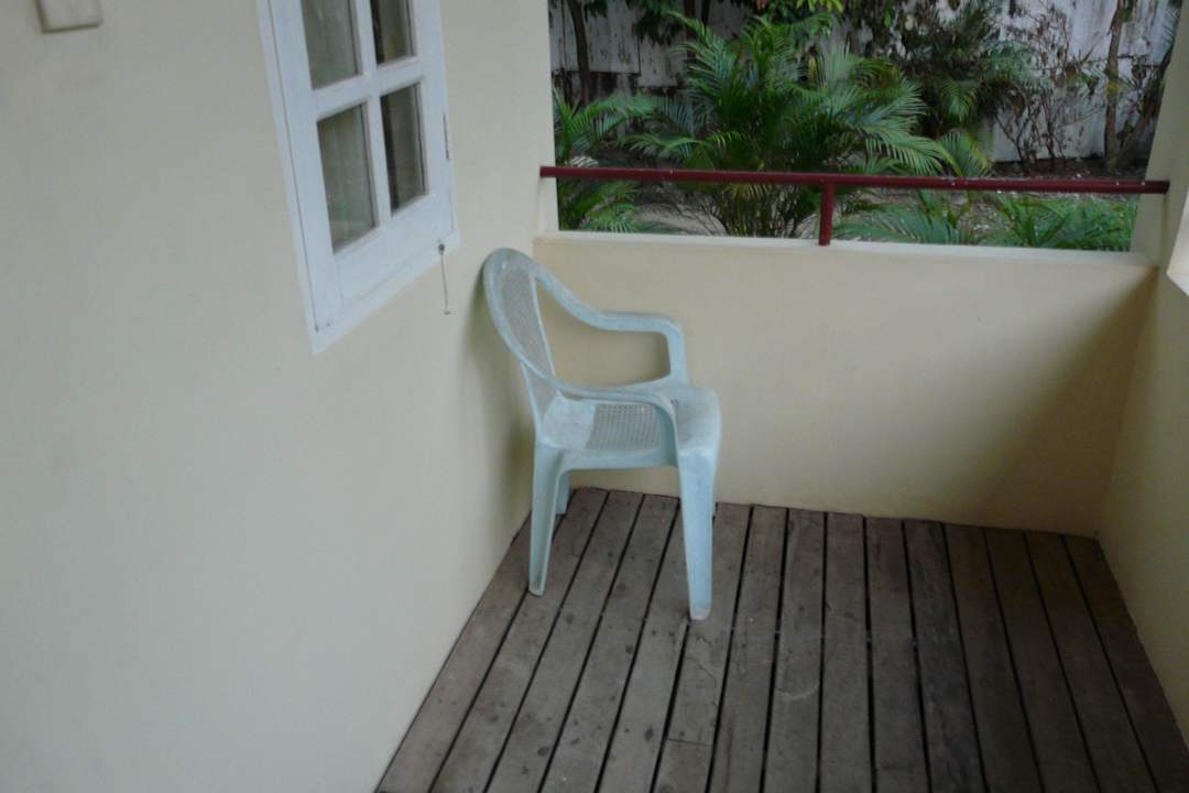 Veranda mit sehr sauberen Stuhl Attran Hotel