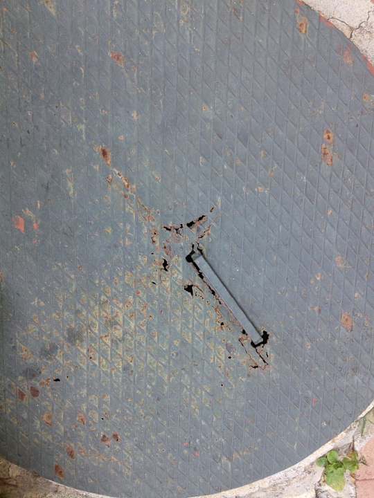 Gulik kanalizacyjny do którego można wpaść Larina Resort Spa & Hotel