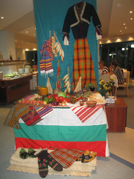 Bulgarische Tracht und Spezialitäten Hotel Sineva Beach