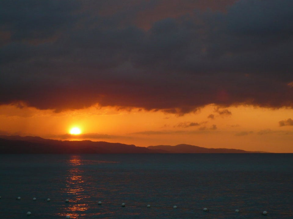 Sonnenuntergang am Hotelstrand Grand Decameron Montego Beach