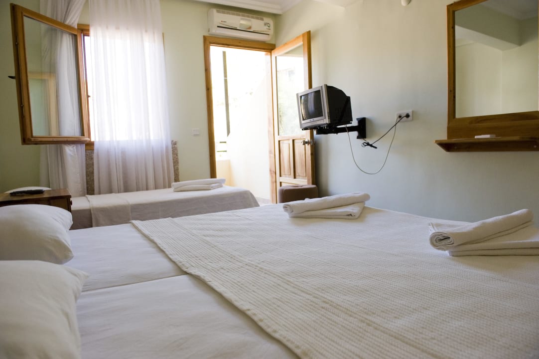 Triple Room Hotel Pataros