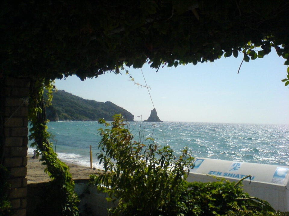 Bucht von Agios Gordios Hotel Mazis