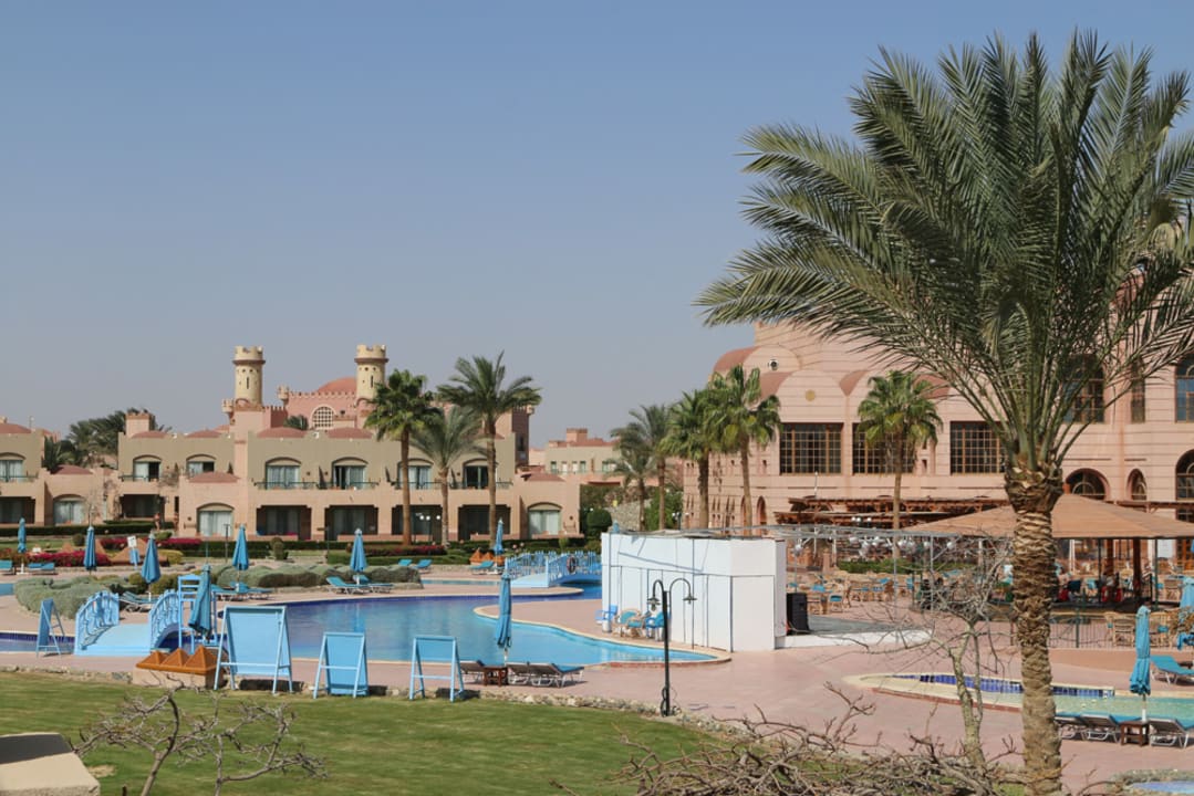 Pool Akassia Swiss Resort