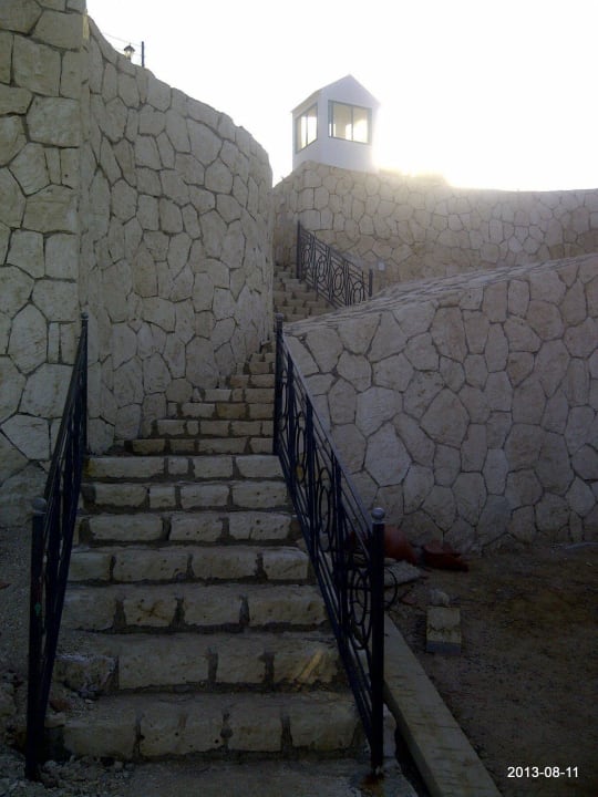 Zejście na plażę Sultan Gardens Resort