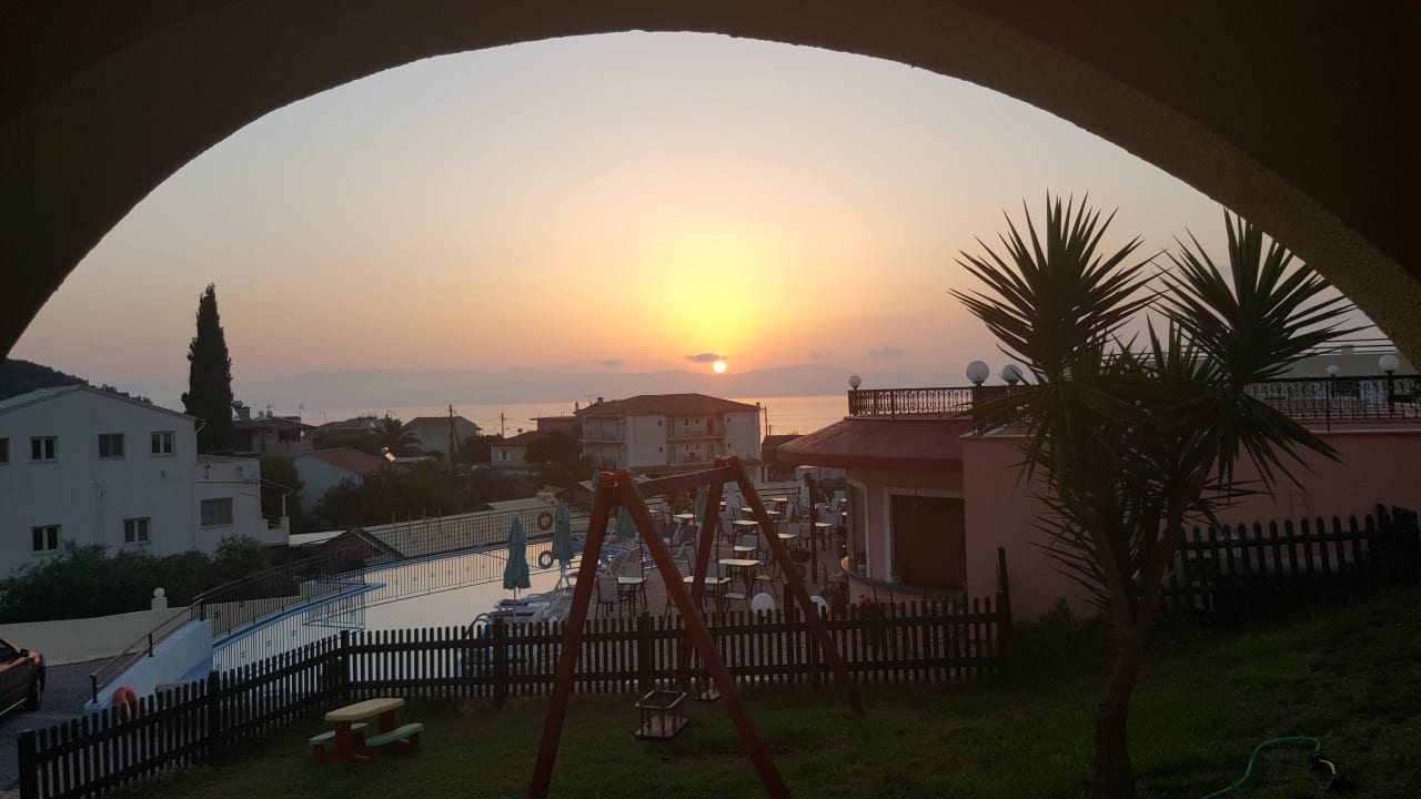 Bei Sonnenaufgang aus dem Zimmer CORFU PELAGOS HOTEL