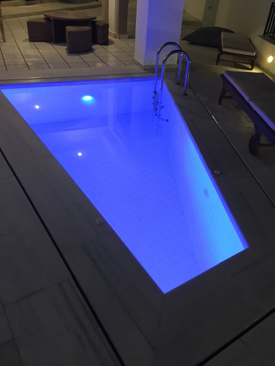 Pool Nami Hotel & Suites