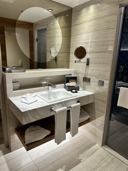 Zimmer Acanthus Cennet Barut Collection