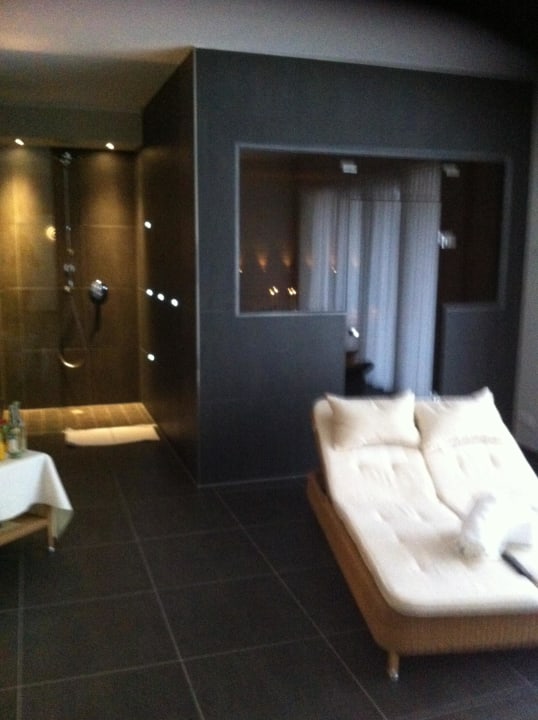 Sauna und Liege in der Day SPA Suite Precise Resort Hafendorf Rheinsberg