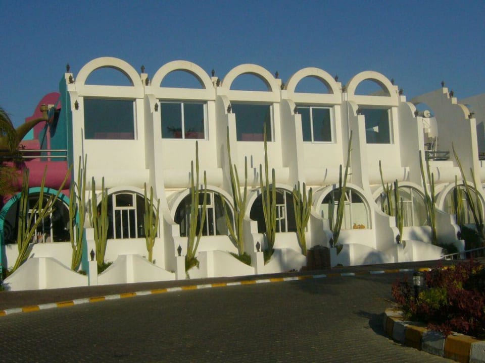 Im Hotel Gebäude Aladdin Beach Resort