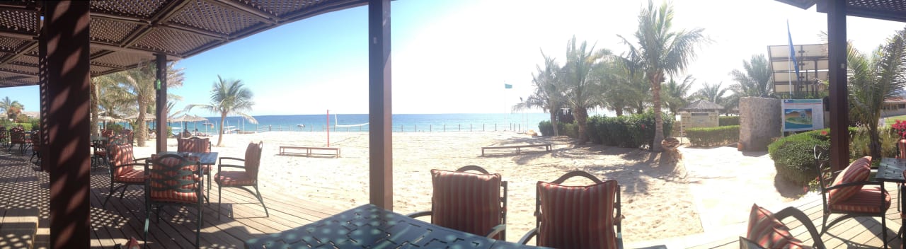 Ausblick aus der Beachbar Hotel Le Meridien Al Aqah Beach Resort