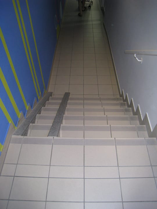 Bademantelgang Stufen All In Red Thermenhotel