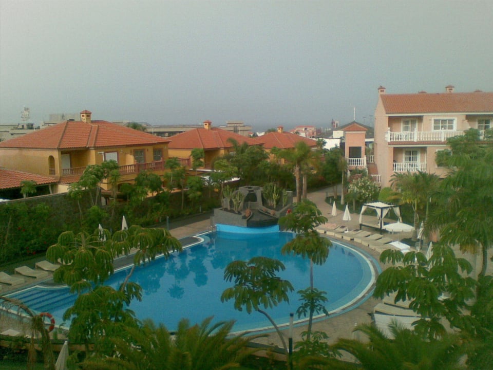 Widok z pokoju na basen Hotel El Duque