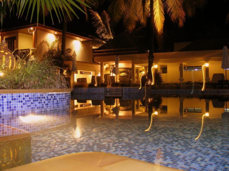 Nachtstimmung am Pool La Flora Khao Lak