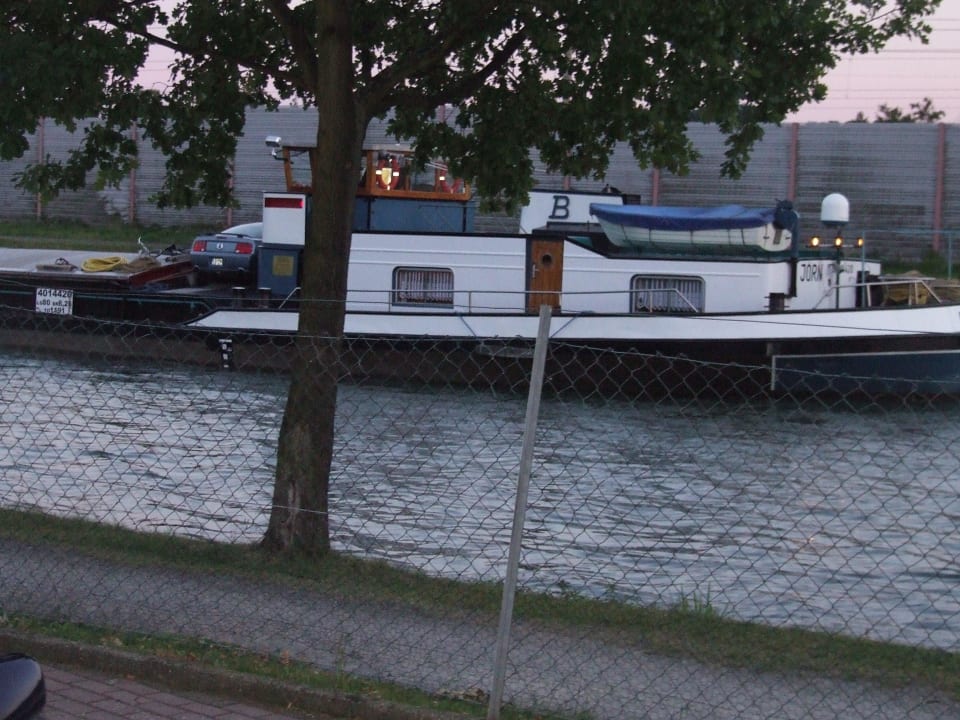 Interessant und nicht unbelebt  Alter Dorfkrug am Kanal