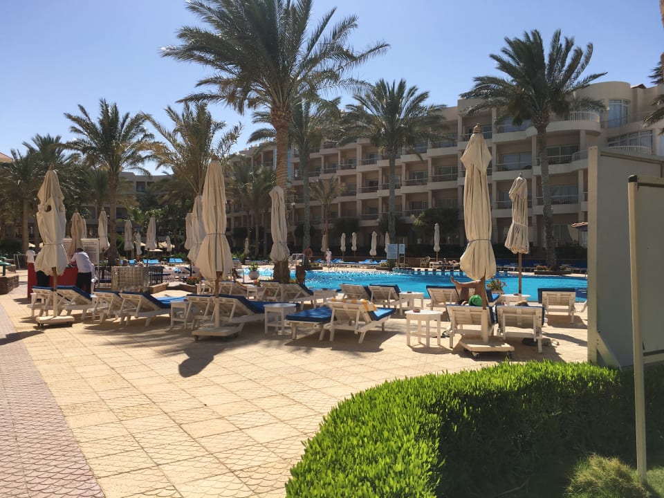 Pool Sea Star Beau Rivage