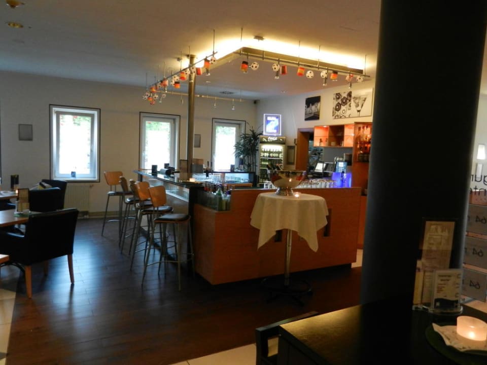 Bar neben der Rezeption Hotel Oberhausen Neue Mitte affiliated by Meliá