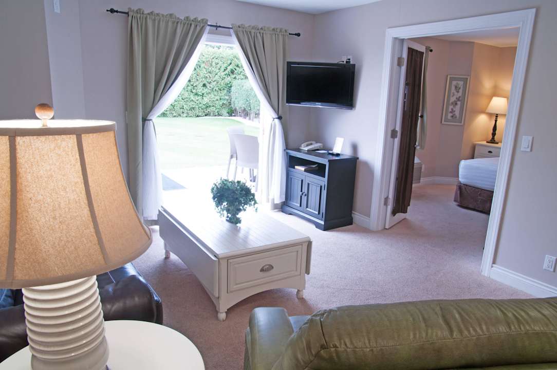 King Suite, Pet Friendly, Lake View - Living Area Charlevoix Inn & Suites, SureStay Collection by Best Western