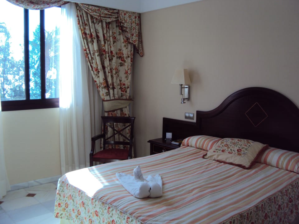 Ein Schwan auf dem Bett R2 Rio Calma Hotel & Spa & Conference