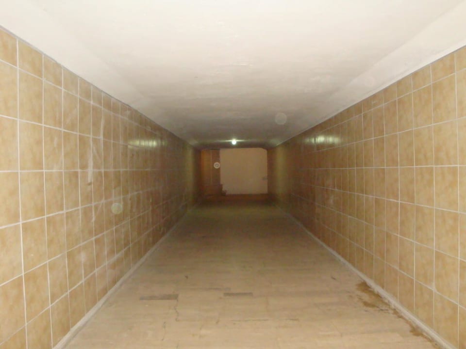 Hoteleigener Tunnel zum Strand Doris Aytur Hotel