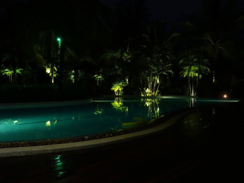 Pool bei Nacht Khaolak Bhandari Resort & Spa