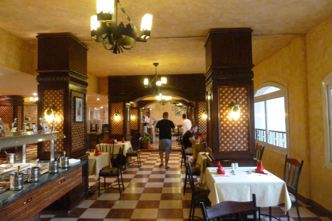 Im Restaurant "Zum Kaiser" Pickalbatros Dana Beach Resort - Hurghada