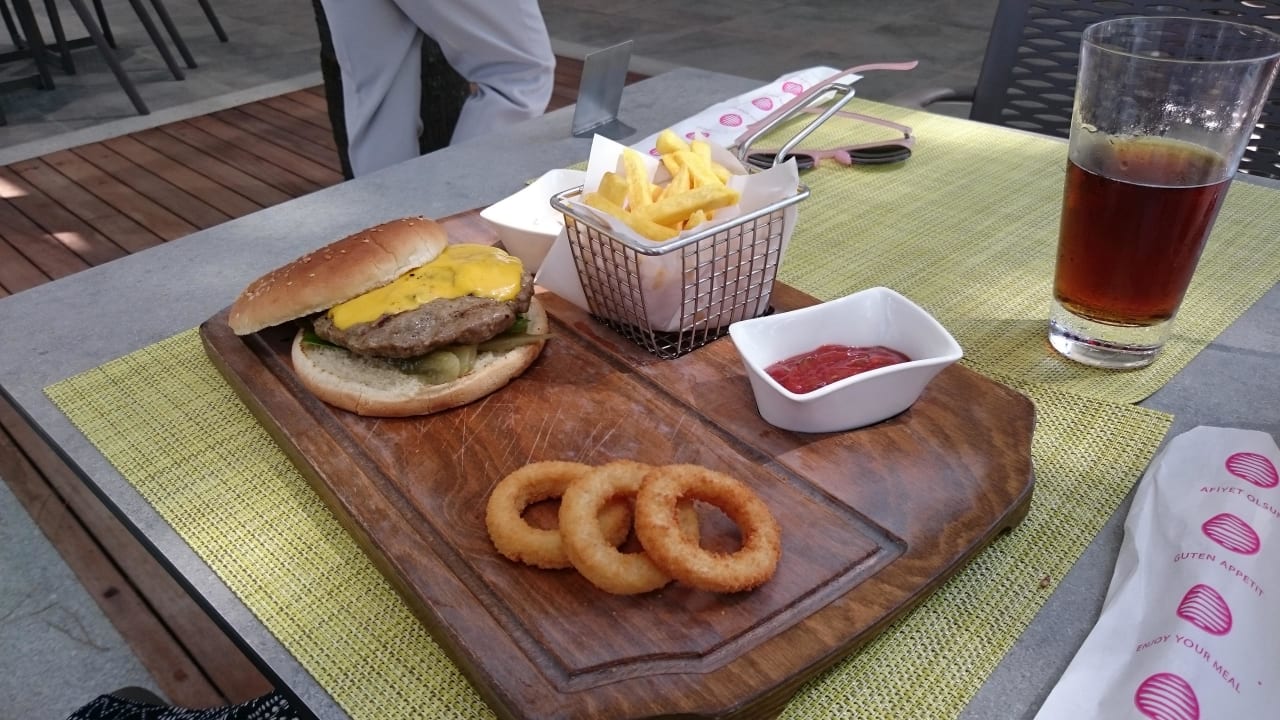 Lecker! Acanthus Cennet Barut Collection