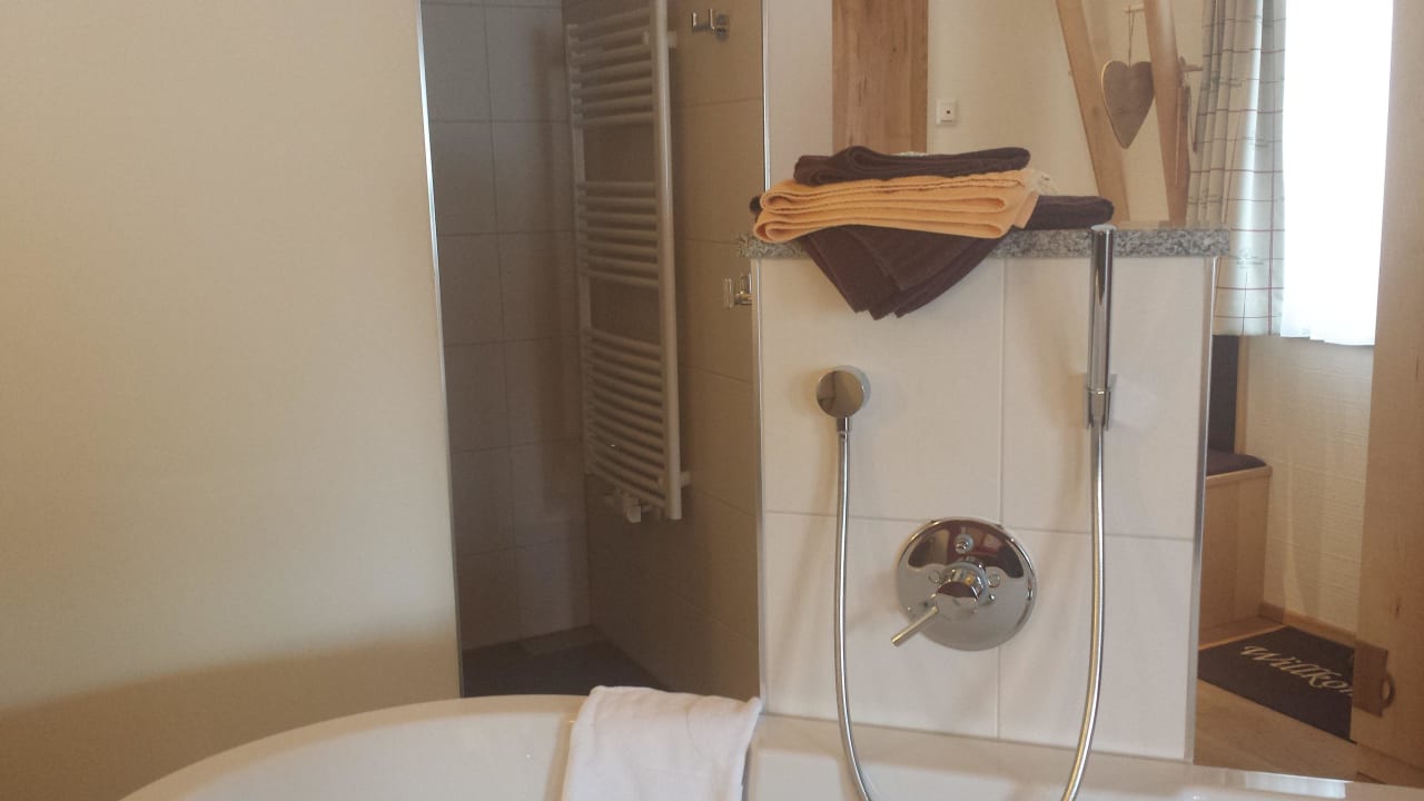 Die große offene Dusche 1. Bier & Wohlfühlhotel Gut Riedelsbach